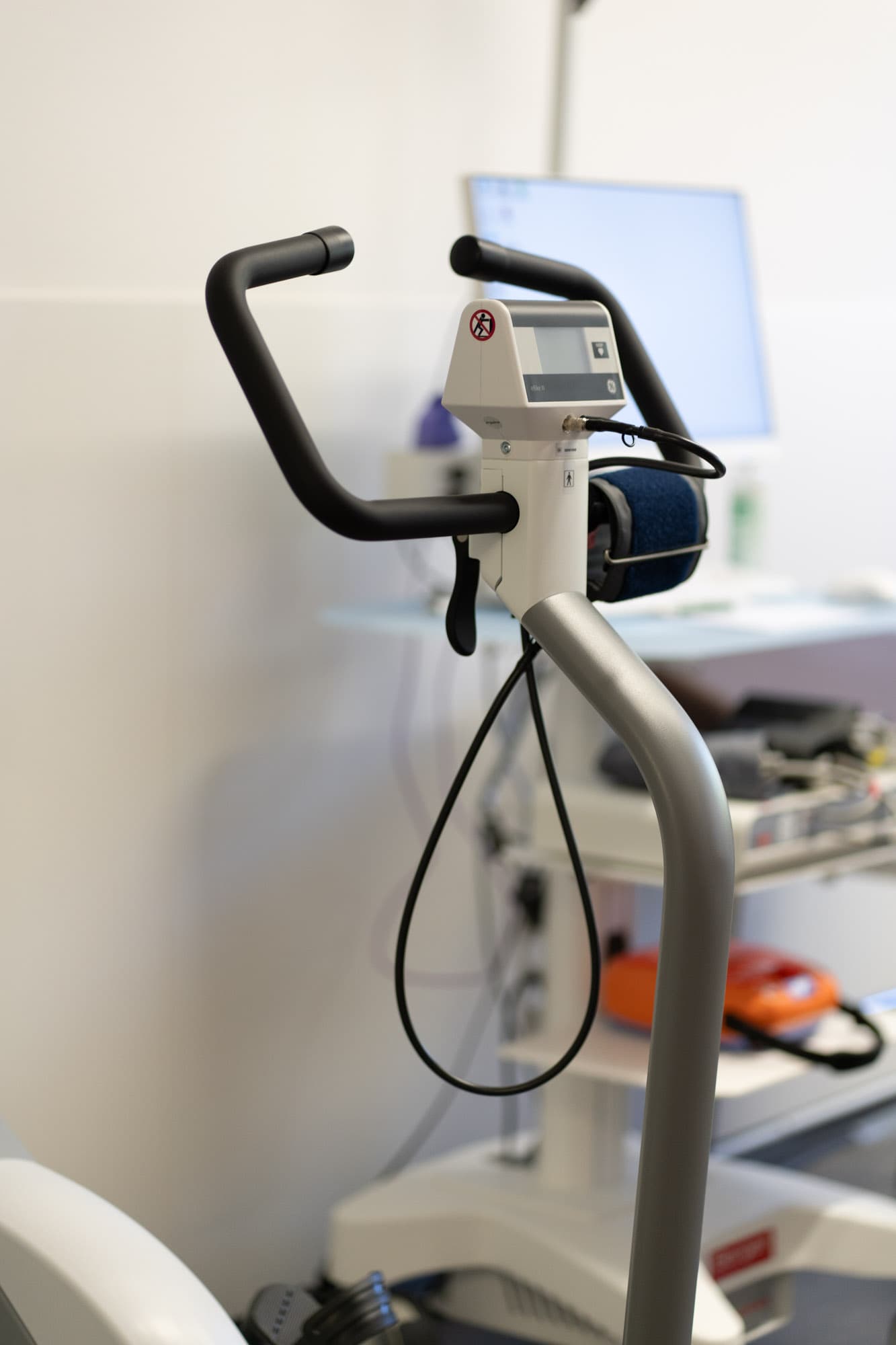 Ergometer für das Belastungs-EKG (Ergometrie) in der Ordination